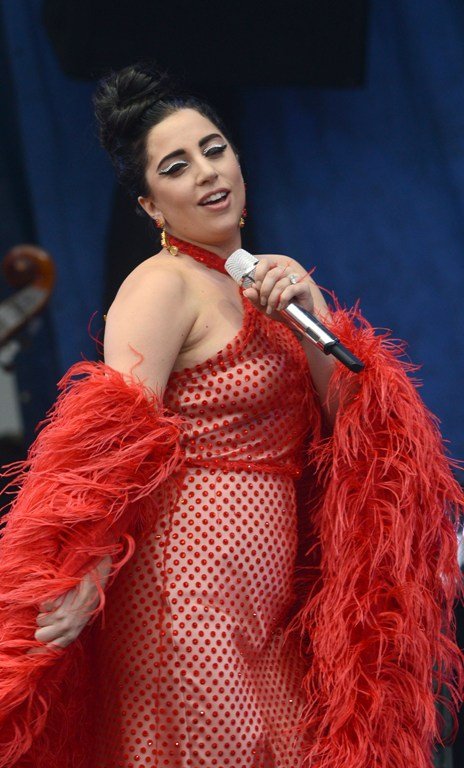 Μια άλλη Lady Gaga, με κιλά [εικόνες] | iefimerida.gr 0