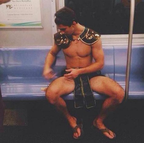 Η Αθήνα υποδέχεται τη Lady Gaga: Εκκεντρικές εμφανίσεις από τα «μικρά τερατάκια» στο ΟΑΚΑ [εικόνες] | iefimerida.gr 0