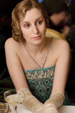 Στην Αθήνα η Λόρα Κάρμαικλ για την πρεμιέρα του 5ου κύκλου της σειράς «Ο Πύργος του Ντάουντον» [εικόνες] | iefimerida.gr 2