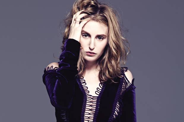 Στην Αθήνα η Λόρα Κάρμαικλ για την πρεμιέρα του 5ου κύκλου της σειράς «Ο Πύργος του Ντάουντον» [εικόνες] | iefimerida.gr 3