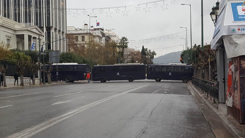 «Οχι στα κοράκια»- Διαμαρτυρία στο Σύνταγμα κατά των πλειστηριασμών [εικόνες] | iefimerida.gr 1