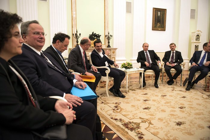 Οταν ο Λαφαζάνης έσφιξε το χέρι του Πούτιν [εικόνες] | iefimerida.gr 1