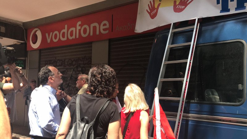 Νέο «ντου» για τους πλειστηριασμούς -Πάλι με σκάλα ο Λαφαζάνης [εικόνες & βίντεο] | iefimerida.gr 3