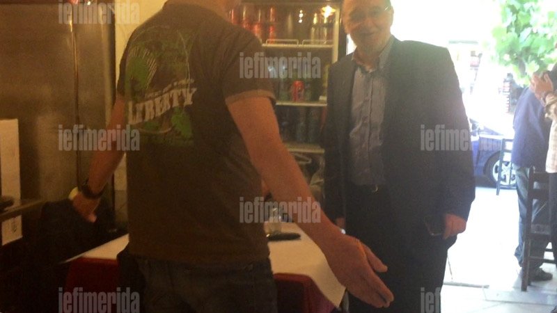 Ο Λαφαζάνης τρώει κρεατόσουπα και «διαπραγματεύεται» με οπαδούς της ΑΕΚ για το γήπεδο [εικόνες & βίντεο] | iefimerida.gr 1