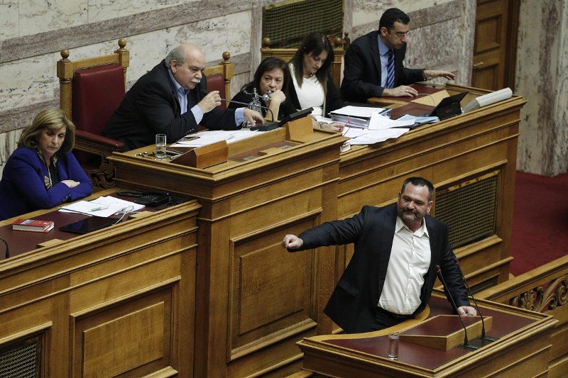 Αγριο επεισόδιο στη Βουλή – Λαγός: Είναι προδότης ο Καμμένος – Βούτσης: Είστε ξεδιάντροποι [βίντεο] | iefimerida.gr 0