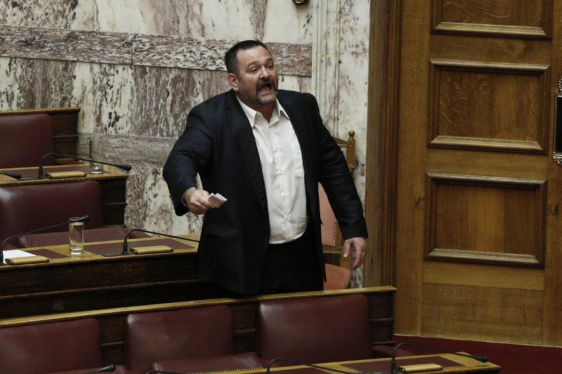 Αγριο επεισόδιο στη Βουλή – Λαγός: Είναι προδότης ο Καμμένος – Βούτσης: Είστε ξεδιάντροποι [βίντεο] | iefimerida.gr 3