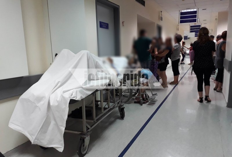 «Αυτοψία» του iefimerida στο «Λαϊκό»: 10 ώρες αναμονή για να δεις γιατρό στα επείγοντα -«Στις εφημερίες θυμίζει νοσοκομείο Βαγδάτης» [εικόνες] | iefimerida.gr 4