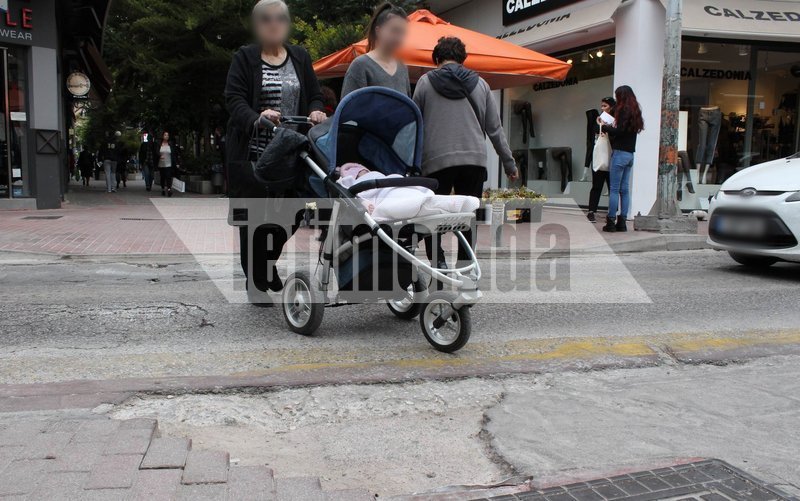 «Αυτοψία» του iefimerida στον κεντρικότερο δρόμο του Χαλανδρίου – «Θυμίζει Σεράγεβο από τις λακκούβες» [εικόνες]  | iefimerida.gr 6