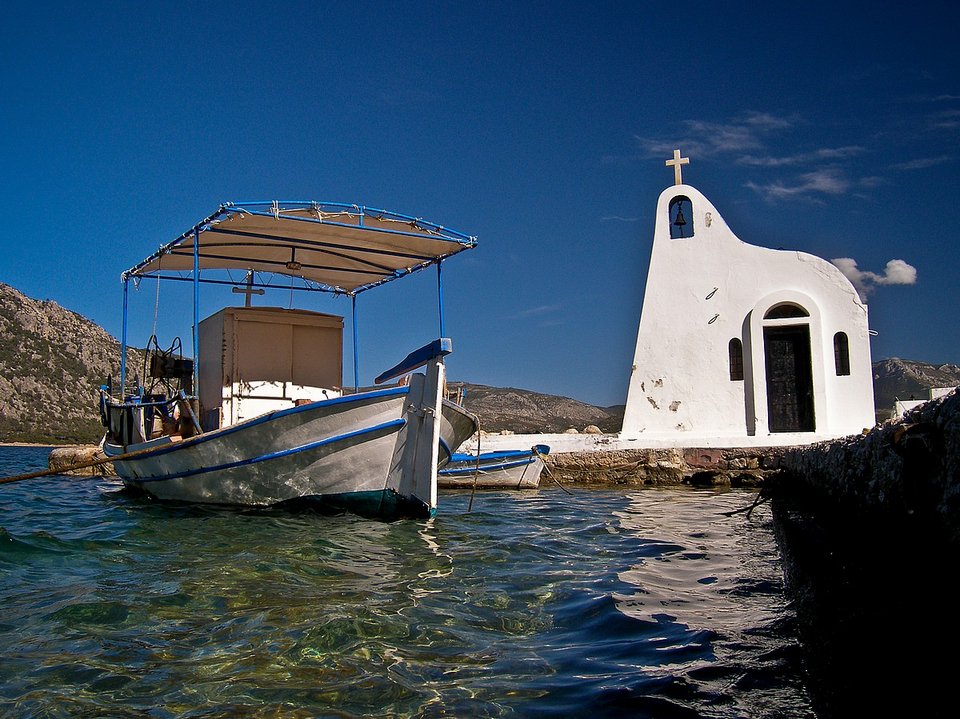 Οταν η οικονομική κρίση και η Πρωτομαγιά μετακομίζουν στις... παραλίες της Βουλιαγμένης [εικόνες] | iefimerida.gr 5