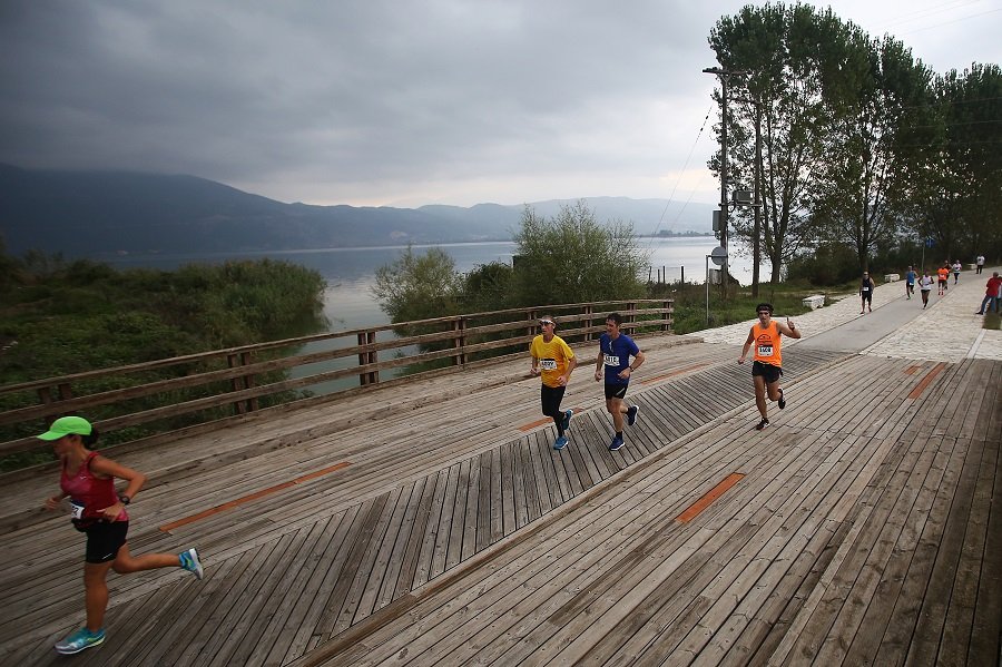 11ος γύρος λίμνης Ιωαννίνων: Ενας αγώνας στην ομορφότερη διαδρομή της Ελλάδας [εικόνες] | iefimerida.gr 2