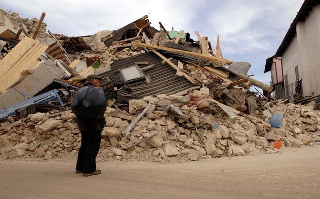 Λ' Ακουΐλα:  Πόλη-φάντασμα τρία χρόνια μετά τον σεισμό [εικόνες] | iefimerida.gr 3