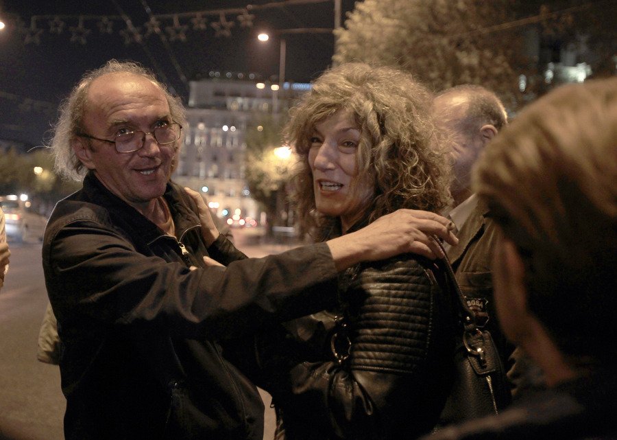 Λάμπρου-Αναγνωστοπούλου μαζί στη συγκέντρωση στη γαλλική πρεσβεία [εικόνες] | iefimerida.gr 1