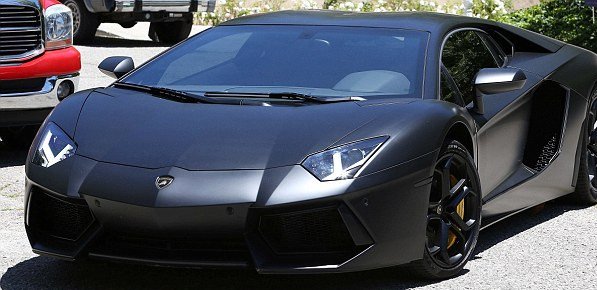 «Σαράβαλο» η Lamborghini του Κάινι Γουέστ-Για όλα φταίνε οι πύλες της Καρντάσιαν [εικόνες]  | iefimerida.gr 1
