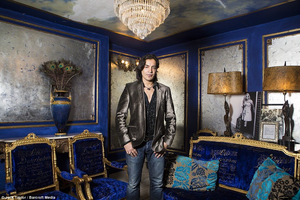 Ο άνδρας που ζηλεύει η υφήλιος -Παράτησε το σχολείο στα 16, έγινε εκατομμυριούχος στα 22, συλλέγει Laborghini και κάνει και τον κριτή σε καλλιστεία [εικόνες] | iefimerida.gr 8