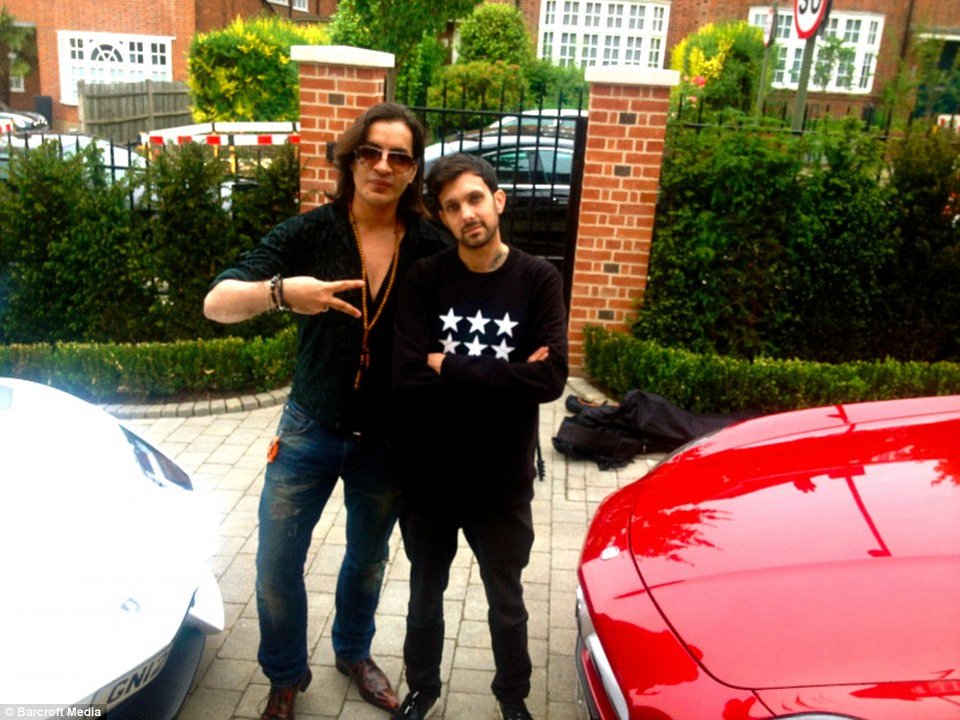 Ο άνδρας που ζηλεύει η υφήλιος -Παράτησε το σχολείο στα 16, έγινε εκατομμυριούχος στα 22, συλλέγει Laborghini και κάνει και τον κριτή σε καλλιστεία [εικόνες] | iefimerida.gr 10