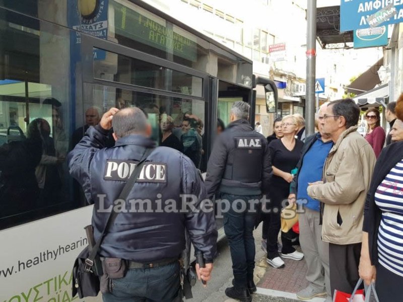 Οι Αρχές αναζητούν τον άνδρα από το άλλο ζευγάρι που ενεπλάκη στον καυγά και φρόντισε να εξαφανιστεί από το σημείο