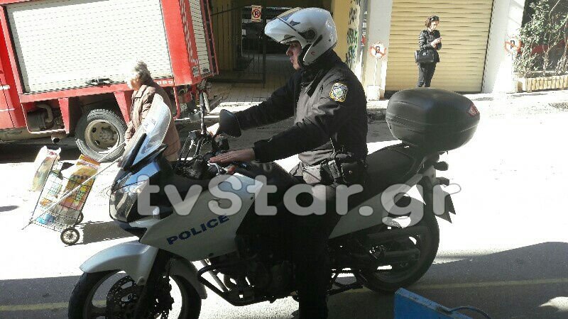 Απίστευτο: Ηλικιωμένη έχασε τα κλειδιά της και κάλεσε... Αστυνομία και Πυροσβεστική – Τα είχε στο γάντι του φούρνου [εικόνες] | iefimerida.gr 1