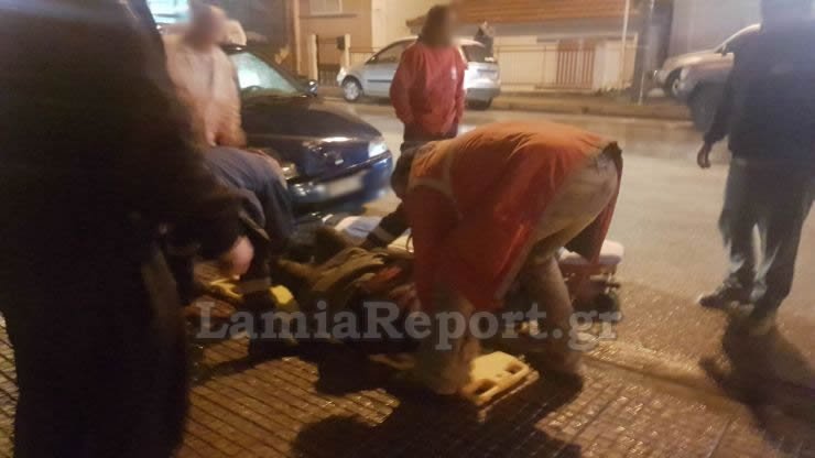 Λαμία: Αυτοκίνητο παρέσυρε και τραυμάτισε μητέρα με το μικρό παιδί στην αγκαλιά της [εικόνες] | iefimerida.gr 1