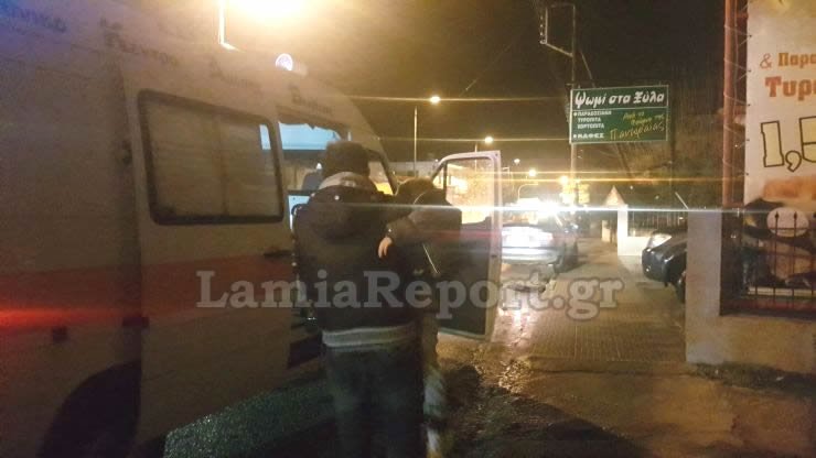 Λαμία: Αυτοκίνητο παρέσυρε και τραυμάτισε μητέρα με το μικρό παιδί στην αγκαλιά της [εικόνες] | iefimerida.gr 2