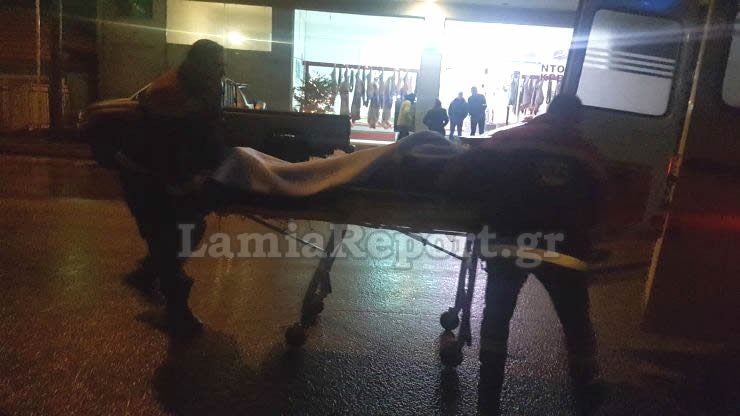 Λαμία: Αυτοκίνητο παρέσυρε και τραυμάτισε μητέρα με το μικρό παιδί στην αγκαλιά της [εικόνες] | iefimerida.gr 3