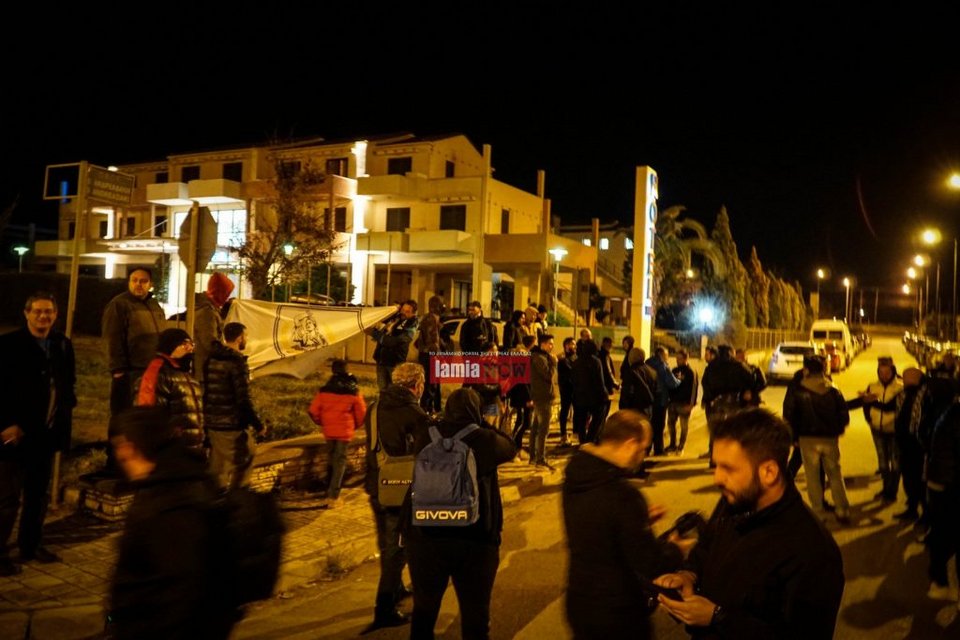 Τρέλα στη Λαμία για την επική πρόκριση επί του Ολυμπιακού -Χαμός στην υποδοχή της αποστολής [εικόνες & βίντεο]  | iefimerida.gr 4