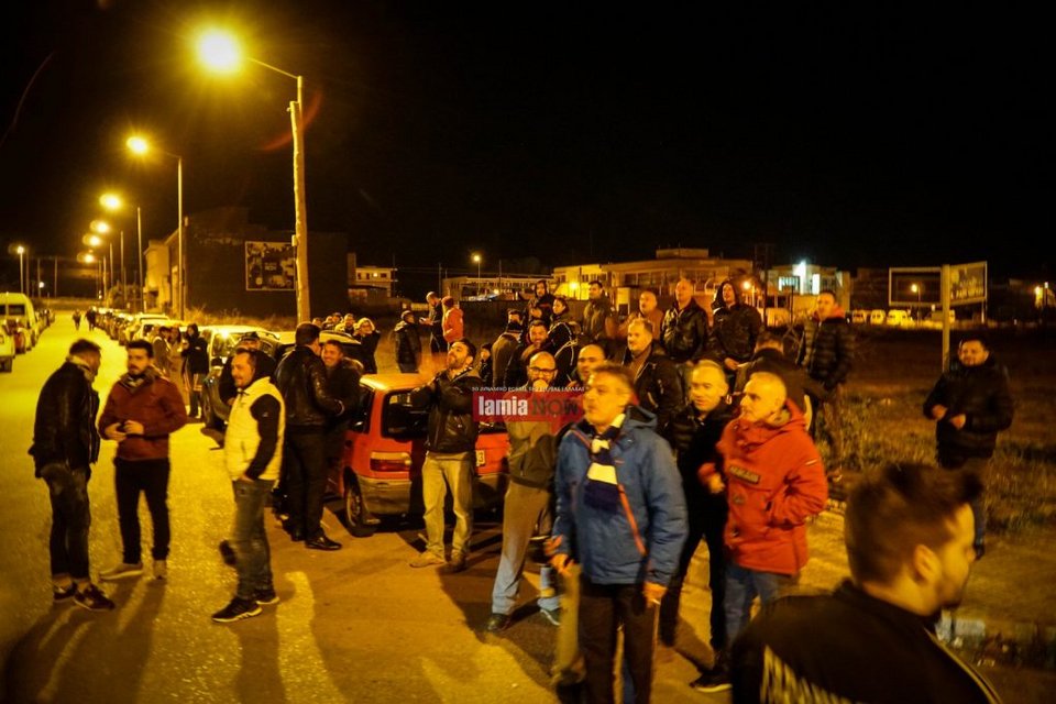 Τρέλα στη Λαμία για την επική πρόκριση επί του Ολυμπιακού -Χαμός στην υποδοχή της αποστολής [εικόνες & βίντεο]  | iefimerida.gr 3