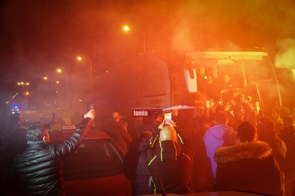Τρέλα στη Λαμία για την επική πρόκριση επί του Ολυμπιακού -Χαμός στην υποδοχή της αποστολής [εικόνες & βίντεο]  | iefimerida.gr 1