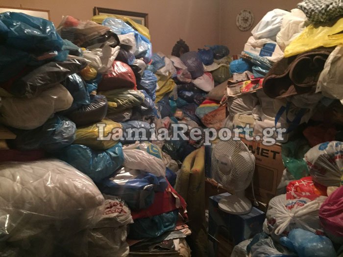 Απίστευτες εικόνες από διαμέρισμα ηλικιωμένου στη Λαμία -Πνιγμένο στα σκουπίδια [εικόνες & βίντεο] | iefimerida.gr 2