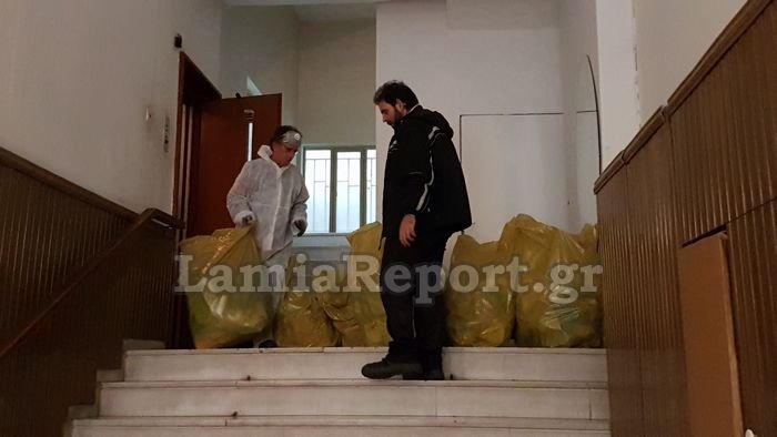 Απίστευτες εικόνες από διαμέρισμα ηλικιωμένου στη Λαμία -Πνιγμένο στα σκουπίδια [εικόνες & βίντεο] | iefimerida.gr 4