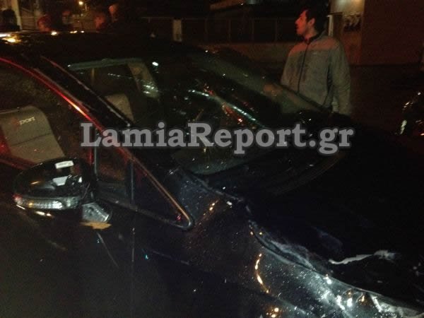 Ο αέρας ξήλωσε στέγες και τις πέταξε πάνω στα αυτοκίνητα [εικόνες] | iefimerida.gr 1