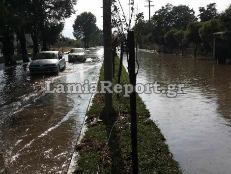 Ανοιξαν οι ουρανοί στη Λαμία -Πλημμύρισαν δρόμοι και υπόγεια από την καλοκαιρινή μπόρα [εικόνες] | iefimerida.gr 1