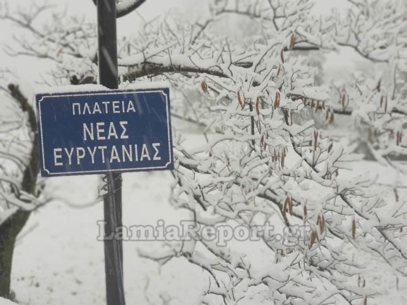 Ο δρόμος από Λαμία προς Καρπενήσι παραμένει ανοιχτός ενώ είναι απαραίτητες και οι αντιολισθητικές αλυσίδες