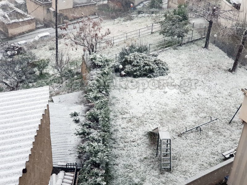 Στα «λευκά» Φθιώτιδα και Ευρυτανία -Κλειστοί δρόμοι, πού χρειάζονται αλυσίδες [εικόνες & βίντεο] | iefimerida.gr 2