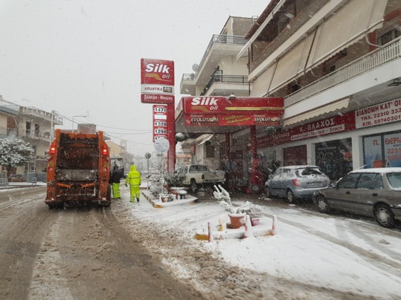 Στα «λευκά» Φθιώτιδα και Ευρυτανία -Κλειστοί δρόμοι, πού χρειάζονται αλυσίδες [εικόνες & βίντεο] | iefimerida.gr 7