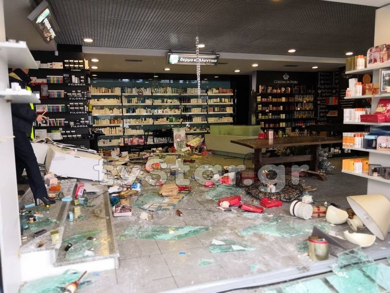 Μία πελάτισσα τραυματίστηκε