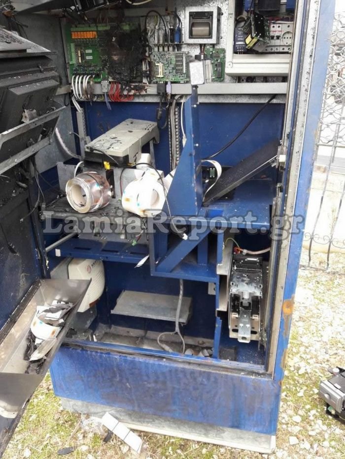 Λαμία: «Σήκωσαν» τον αυτόματο πωλητή εισιτηρίων από το ΤΕΙ -Βρέθηκε κατεστραμμένος σε χωράφι [εικόνες] | iefimerida.gr 1