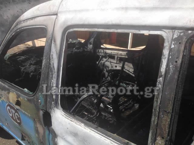 Από φορτιστή κινητού κάηκε ολοσχερώς αυτοκίνητο του ΟΤΕ στη Λαμία [εικόνες] | iefimerida.gr 1
