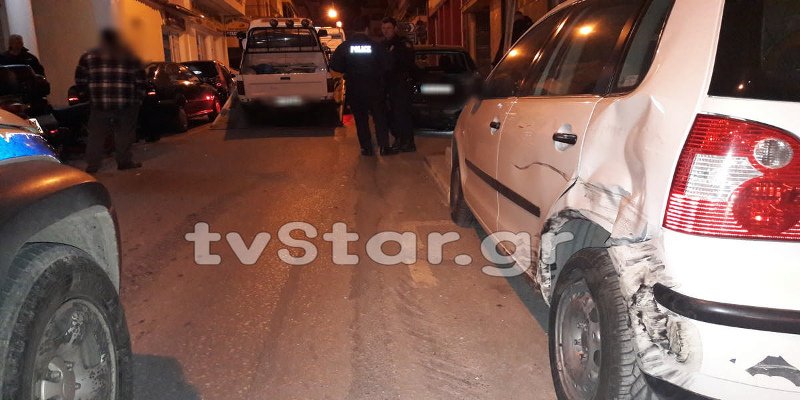 Λαμία: Οδηγός τα έκανε γυαλιά καρφιά -Επεσε σε παρκαρισμένα ΙΧ, «εισέβαλε» σε σχολή οδηγών [εικόνες] | iefimerida.gr 2