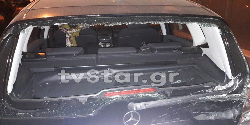 Λαμία: Οδηγός τα έκανε γυαλιά καρφιά -Επεσε σε παρκαρισμένα ΙΧ, «εισέβαλε» σε σχολή οδηγών [εικόνες] | iefimerida.gr 3