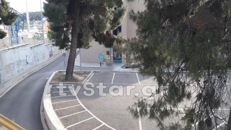 Λαμία: Τρόμος για δασκάλες και παιδιά από επίθεση ναρκομανή [εικόνες] | iefimerida.gr 1