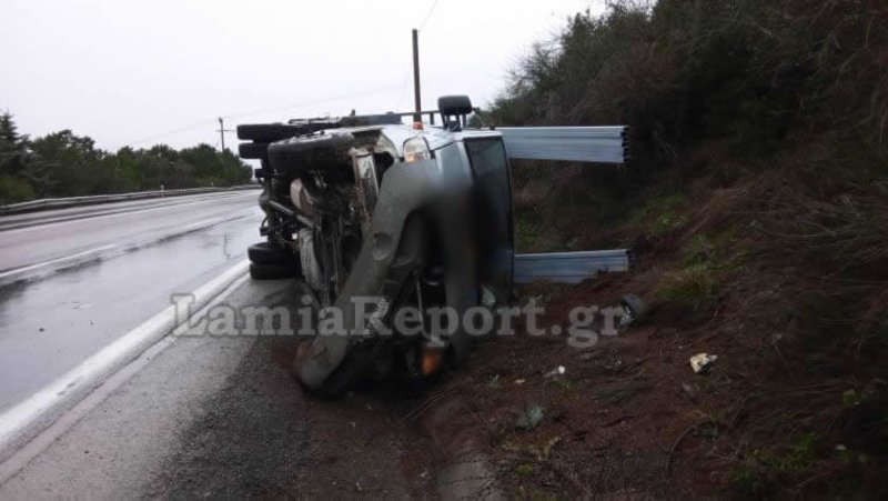 Ανετράπη φορτηγό έξω από τη Λαμία -2 τραυματίες [εικόνες] | iefimerida.gr 3