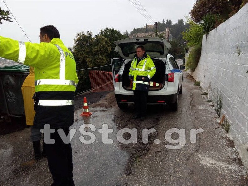 Λαμία: Βούλιαξε δρόμος από την κακοκαιρία – Κινδύνευσε 8χρονη [εικόνες] | iefimerida.gr 4