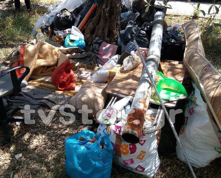 Η ιστορία που συγκλονίζει τη Λαμία: Οικογένεια ζει στο δρόμο...  [εικόνες & βίντεο] | iefimerida.gr 3