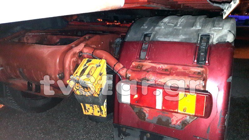 Λαμία: Φορτηγό πήρε φωτιά τα ξημερώματα [εικόνες] | iefimerida.gr 4