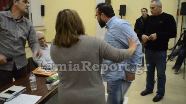 Στη Λαμία δεν θέλουν πρόσφυγες στα σχολεία -Ενταση στη συνέλευση [βίντεο] | iefimerida.gr 0