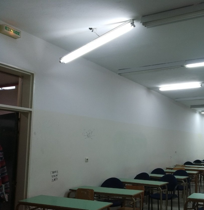 Λάμπες έτοιμες να πέσουν