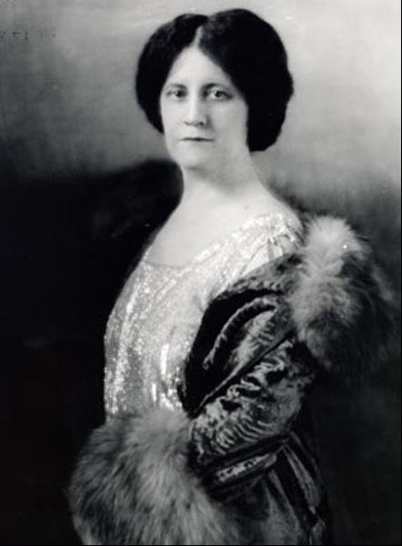 Πώς η μόδα βοήθησε τις γυναίκες πολιτικούς στην καριέρα τους -Τα χρωματιστά κοστούμια της Μέρκελ, οι κοτσίδες της Τιμοσένκο [εικόνες] | iefimerida.gr 2