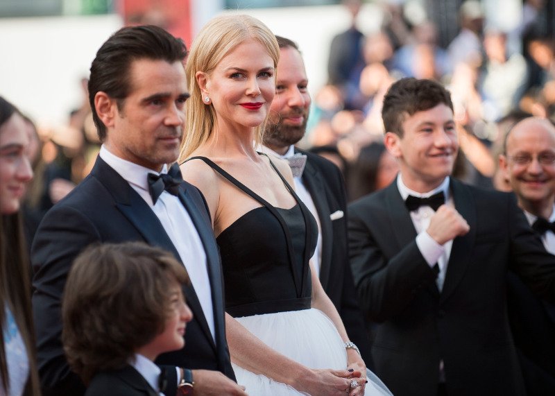 Ο Λάνθιμος αγκαζέ με τη (θεά) Νικόλ Κίντμαν και τον Κόλιν Φάρελ στο κόκκινο χαλί των Καννών -Μετά τη γιούχα [εικόνες & βίντεο] | iefimerida.gr 2