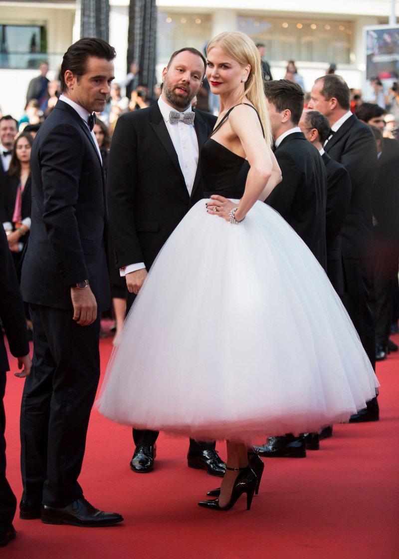 Ο Λάνθιμος αγκαζέ με τη (θεά) Νικόλ Κίντμαν και τον Κόλιν Φάρελ στο κόκκινο χαλί των Καννών -Μετά τη γιούχα [εικόνες & βίντεο] | iefimerida.gr 3