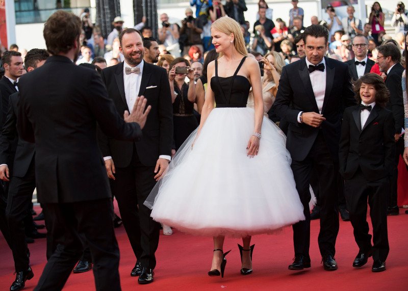 Ο Λάνθιμος αγκαζέ με τη (θεά) Νικόλ Κίντμαν και τον Κόλιν Φάρελ στο κόκκινο χαλί των Καννών -Μετά τη γιούχα [εικόνες & βίντεο] | iefimerida.gr 4